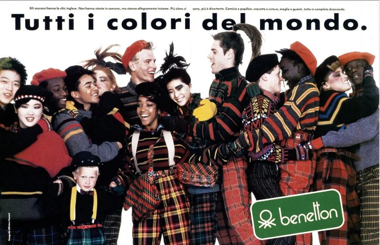 "Photographie pour une campagne pour United Colors of Benetton, personnes d'ethnies différentes s'amusant ensemble habillées en Benetton Oliviero Toscani - Benetton https://fr.benetton.com/blogs/inside/oliviero-toscani-1942-2025"