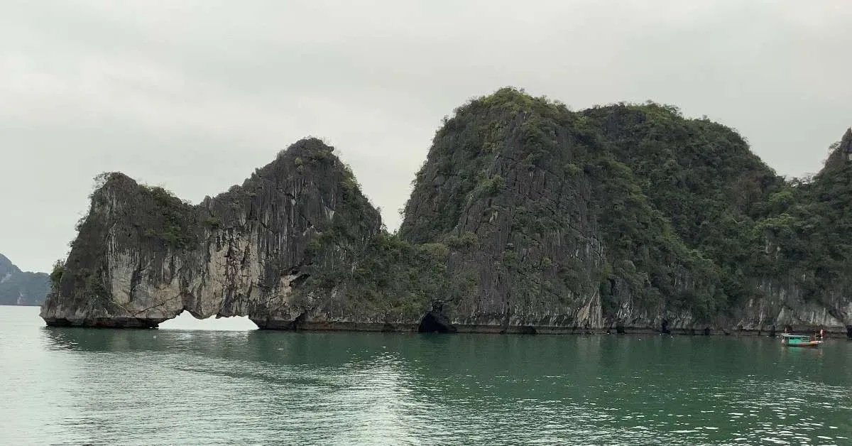 Hanoi Vietnam things to Do: "Ha long Bay Overnight Cruise"