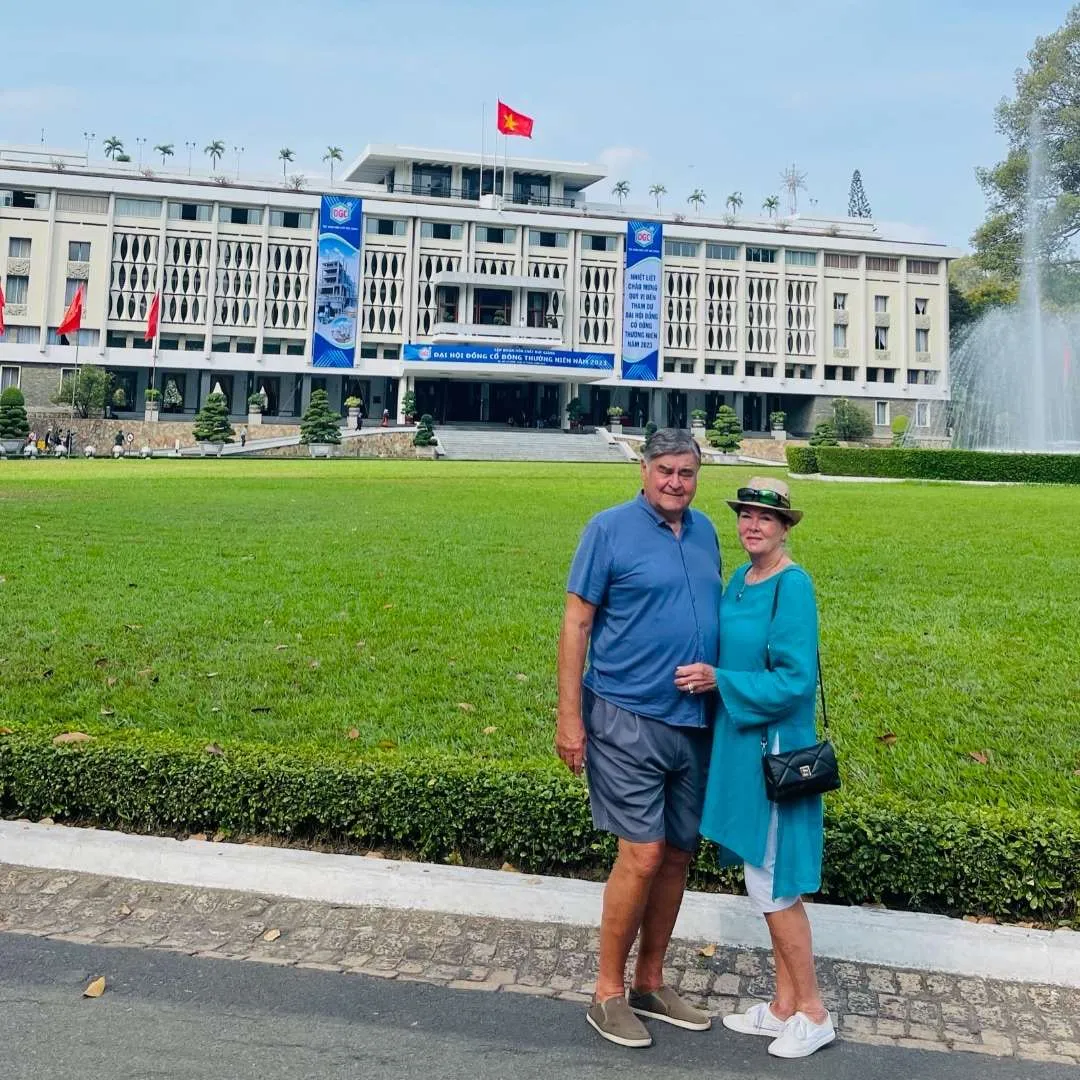 Places to Visit Ho Chi Minh City: Cos and robin at the Reunification Palace