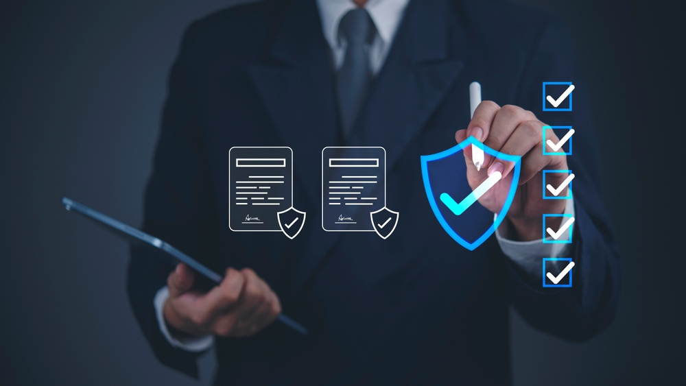 A checklist with a pen, highlighting important factors when selecting a locksmith.